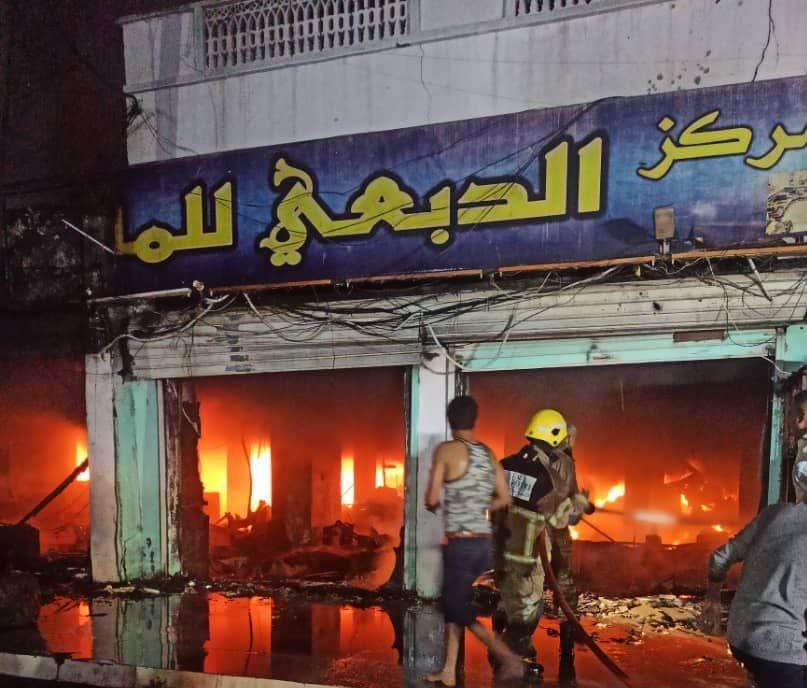 وفاة 3 عمال إثر حريق التهم محلاً تجارياً في عدن