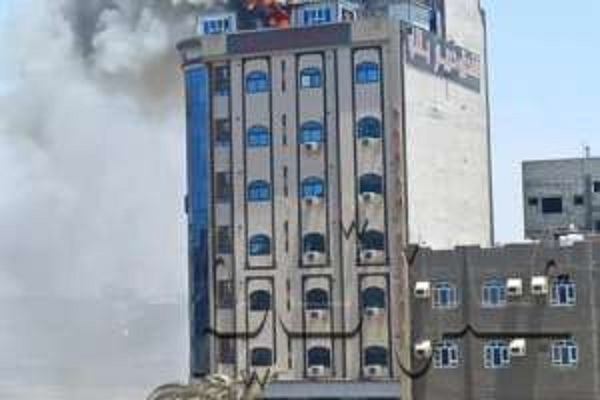 حريق بفندق في عدن ولا ضحايا