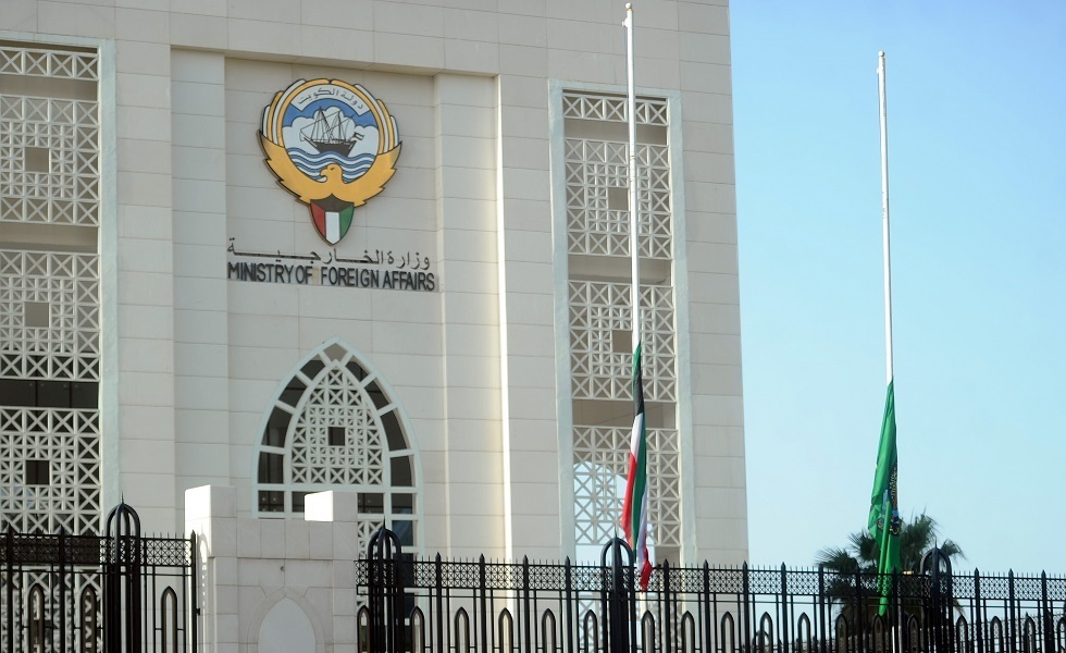 الخارجية الكويتية تحذر من عمليات نصب واحتيال باسم سفيرها لدى اليمن