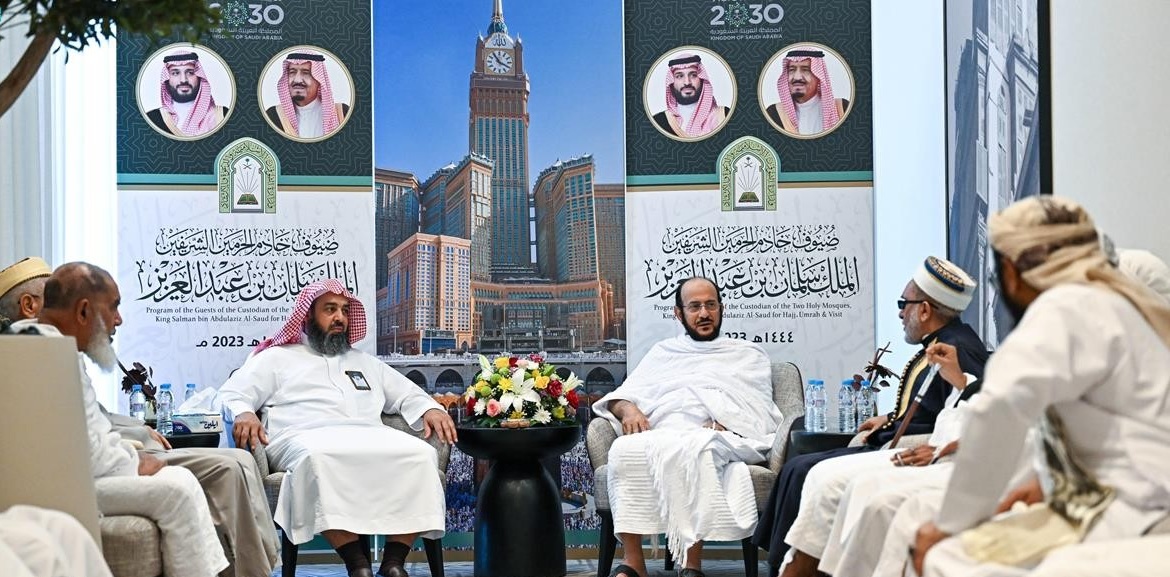 بينهم الشيخ أحمد الحليلي.. وزير الشؤون الإسلامية السعودي يلتقي وفدًا من كبار علماء اليمن