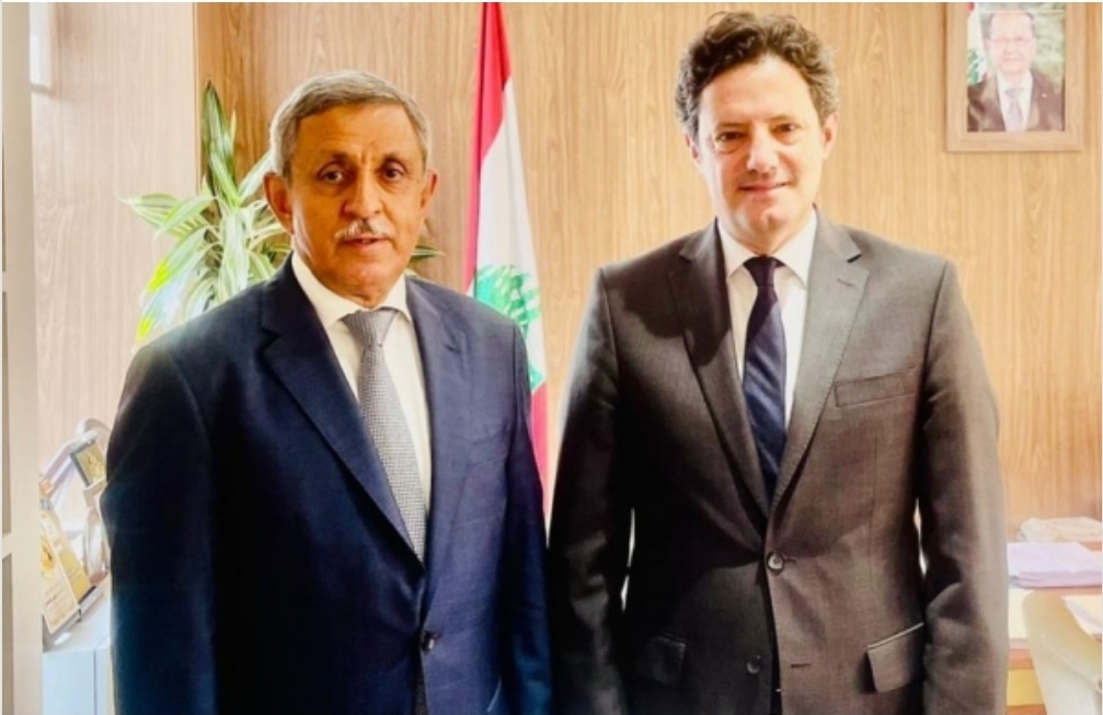 السفير اليمني لدى بيروت يطالب مجددا ايقاف قناة المسيرة والساحات من السلطات اللبنانية