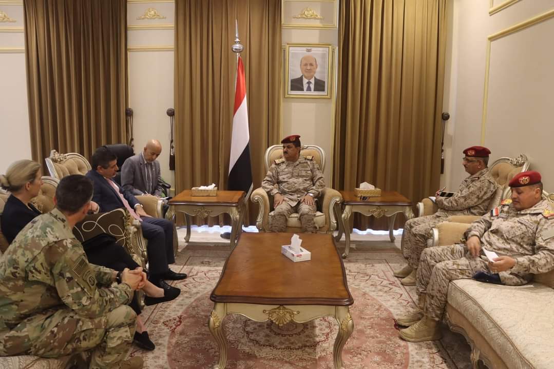 ‏وزير الدفاع للسفيرين الأمريكي والبريطاني: حماقات ميليشيا ايران في المياه الدولية نتيجة تساهل المجتمع الدولي مع تحذيراتنا
