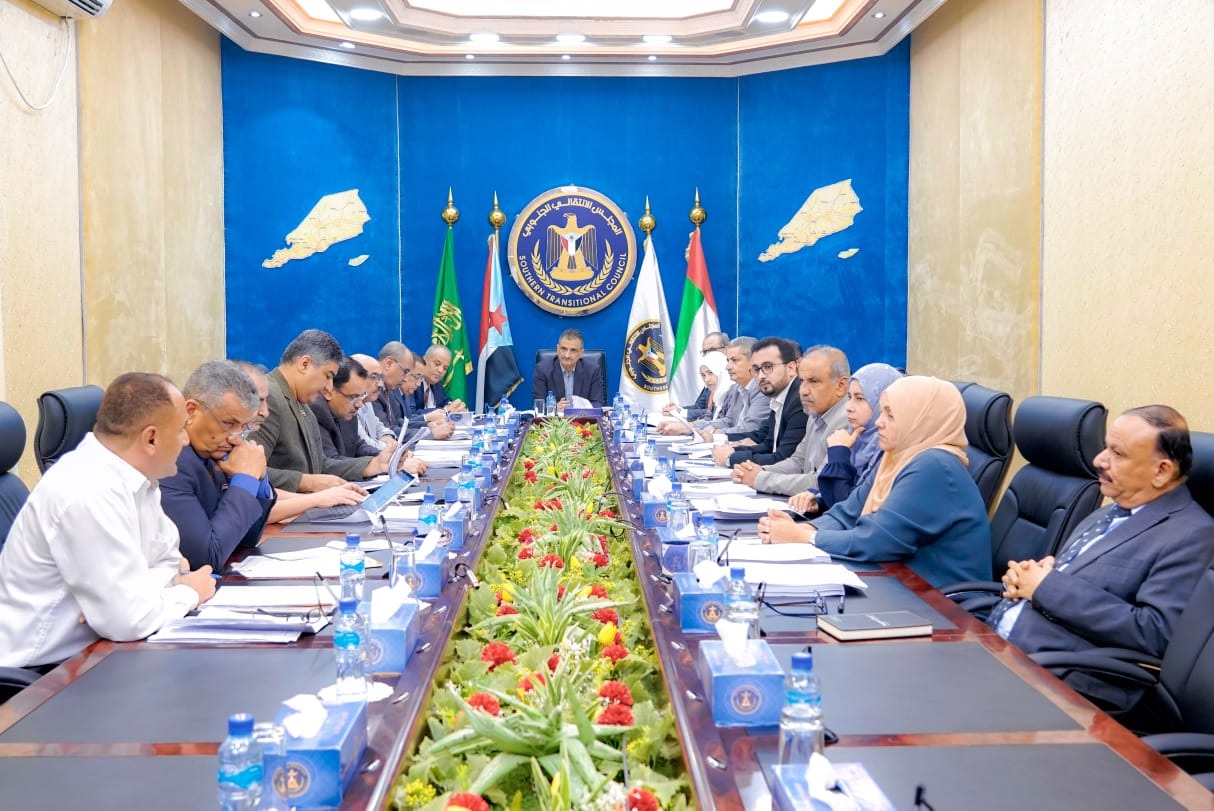الانتقالي يدعو إلى تشكيل فريق مفاوضات يمثل القضية الجنوبية ويحذر من التهرب والمماطلة