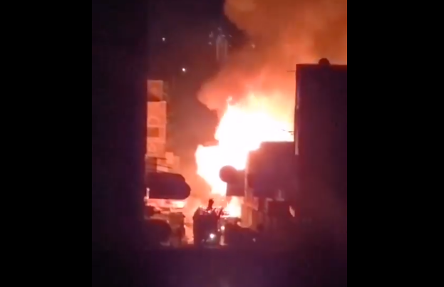 حريق يلتهم مركزا تجاريا وسط صنعاء - (فيديو)