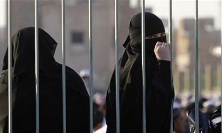 الحكومة اليمنية تطالب بموقف دولي إزاء تصاعد قمع الحوثي للنساء اليمنيات