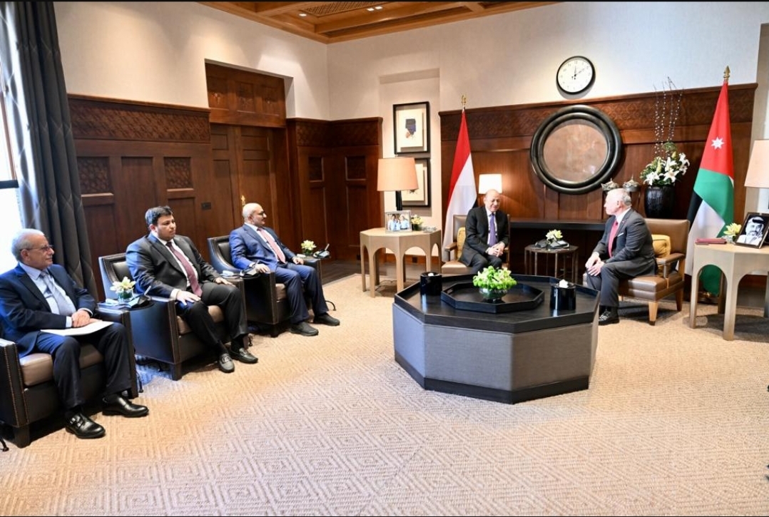 تفاصيل مباحثات بين الرئيس العليمي والملك عبدالله الثاني حول الملف اليمني ومستجداته 