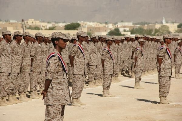 صحيفة إماراتية: قرار رئاسي اتخذ باخراج قوات المنطقة العسكرية الأولى من حضرموت واحلال درع الوطن بدلا عنها